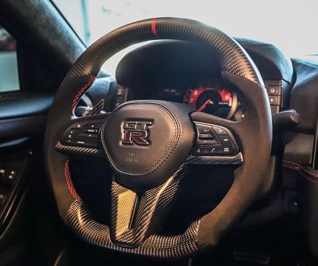 Volante fibra de carbono NISSAN GTR R35